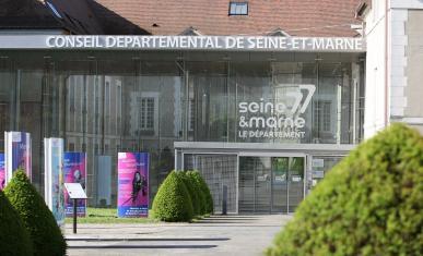 Façade de l'Hôtel du Département de Seine-et-Marne
