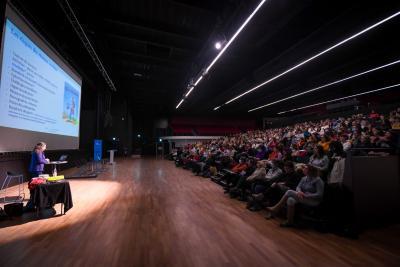 Conférence sur la surexposition des écrans