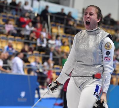 La sportive Pauline Ranvier lors d'un tournoi d'escrime