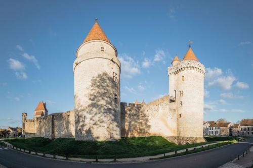 Vue extérieure du château de Blandy-les-Tours