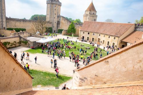 Cour du château de Blandy-les-Tours