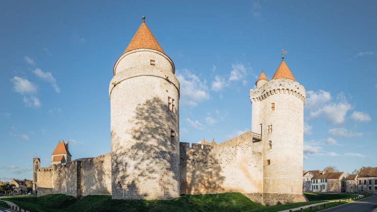 Façade extérieure du château de Blandy-les-Tours