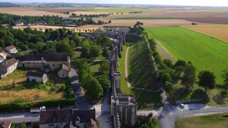 Vue sur les contreforts du chateau de Provins