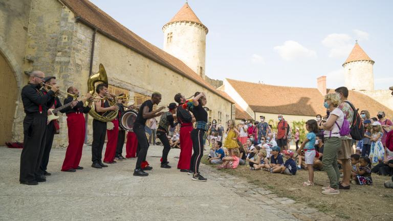 Fanfare au château de Blandy-les-Tours