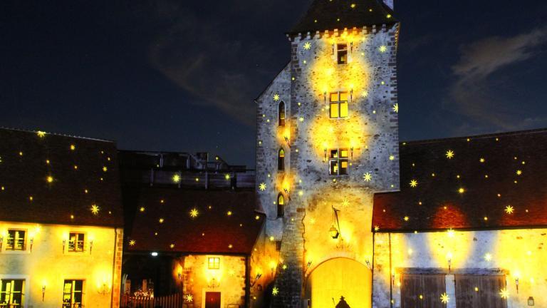 Spectacle Lumières de Blandy projeté sur les remparts du château