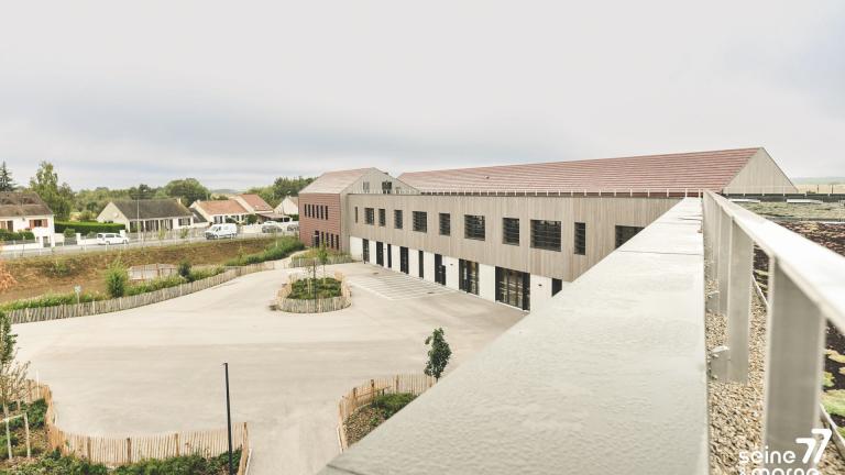 Collège Jean-Jacques Barbaux à Jouy-le-Châtel