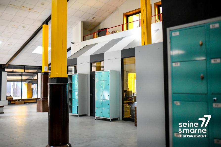 casiers dans un collège