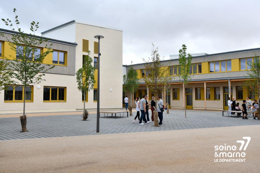 Collège Madeleine Brès à Saint-Fargeau-Ponthierry 