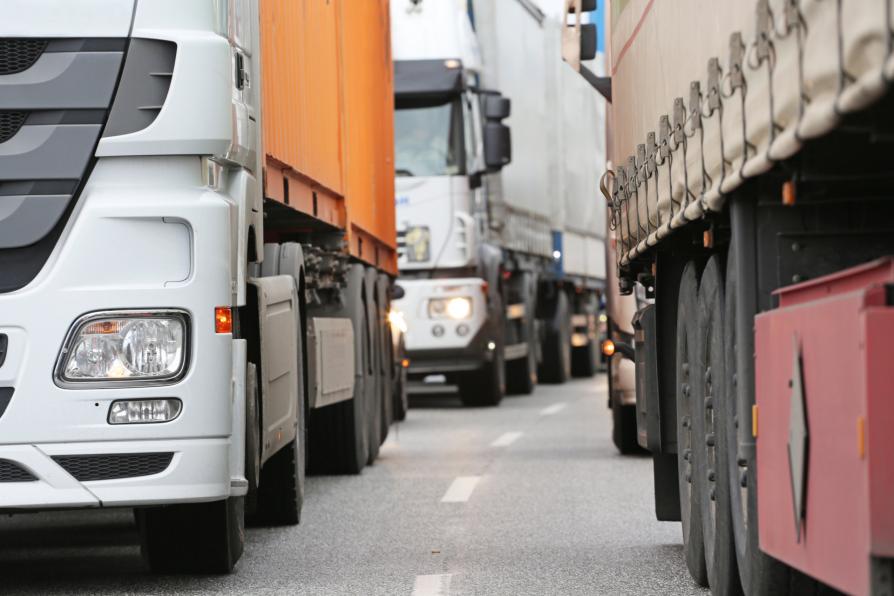 Camions dans un embouteillage