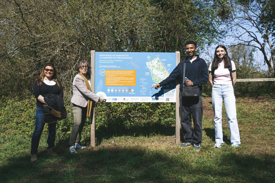 Panneau pédagogique au marais de Cercanceaux