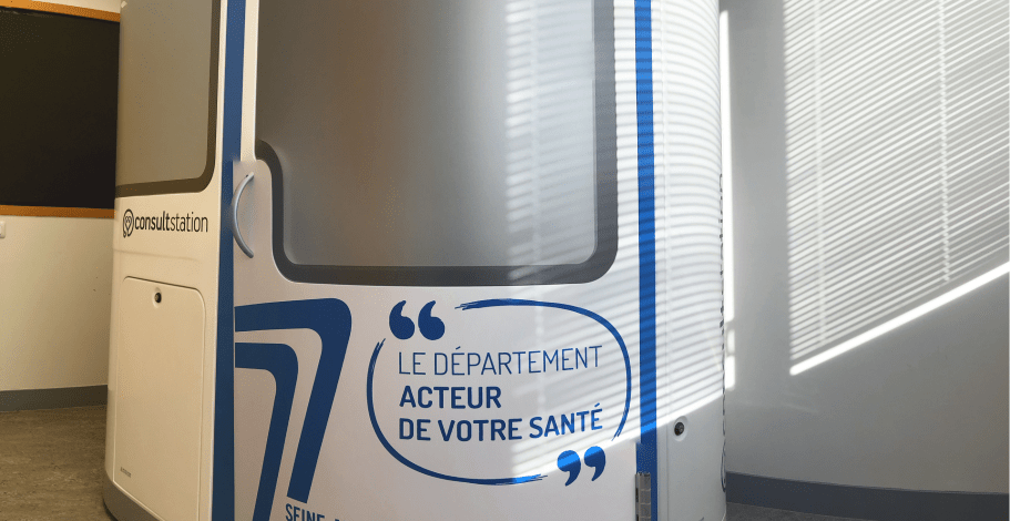 Extérieur d'une cabine de téléconsultation en Seine-et-Marne