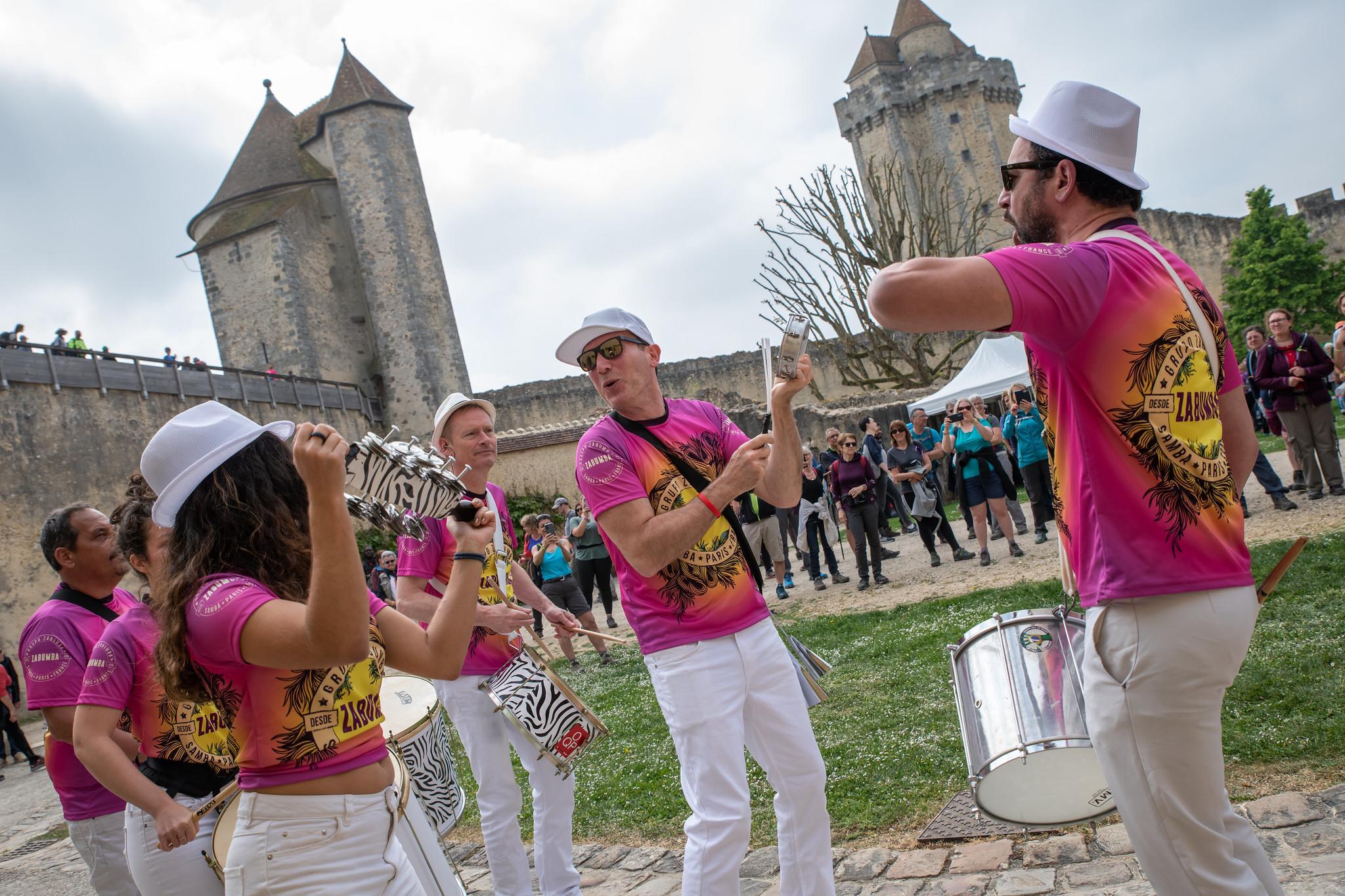 Musiciens dans la cour du château de Blandy-les-Tours